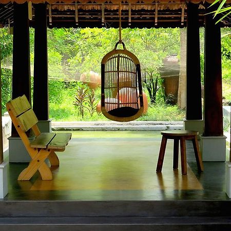 Clayfingers Art Cottage Thrissur Bagian luar foto