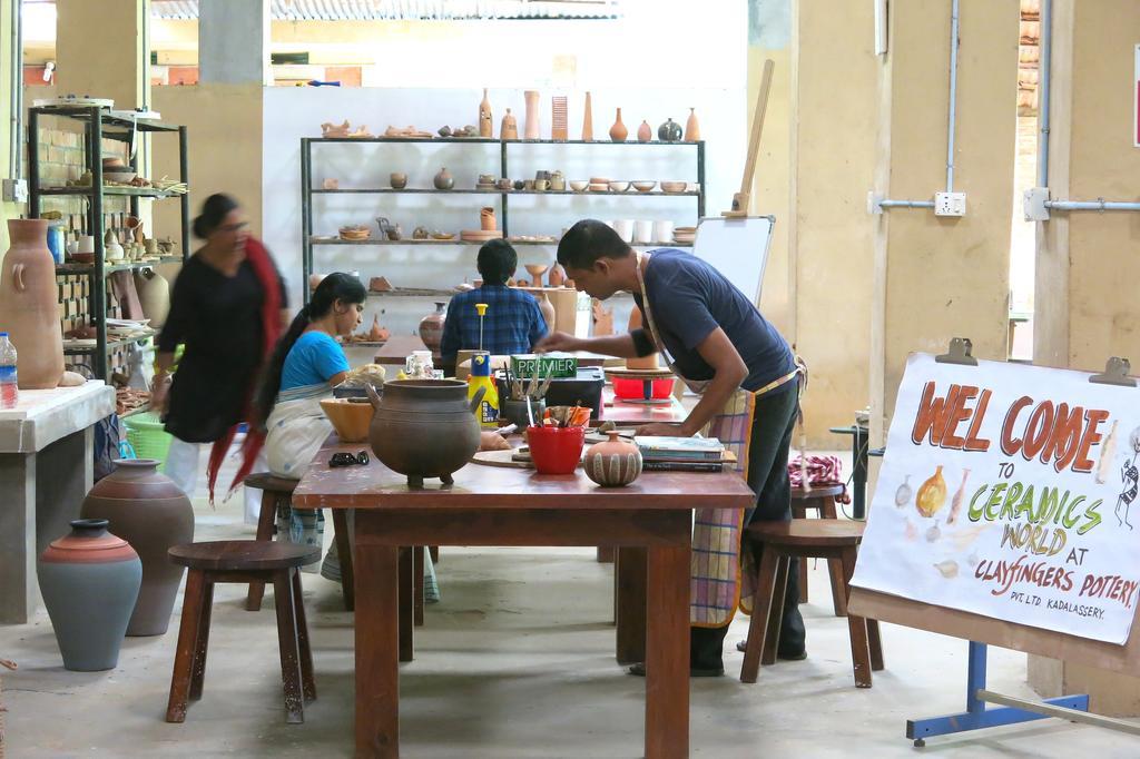 Clayfingers Art Cottage Thrissur Ruang foto
