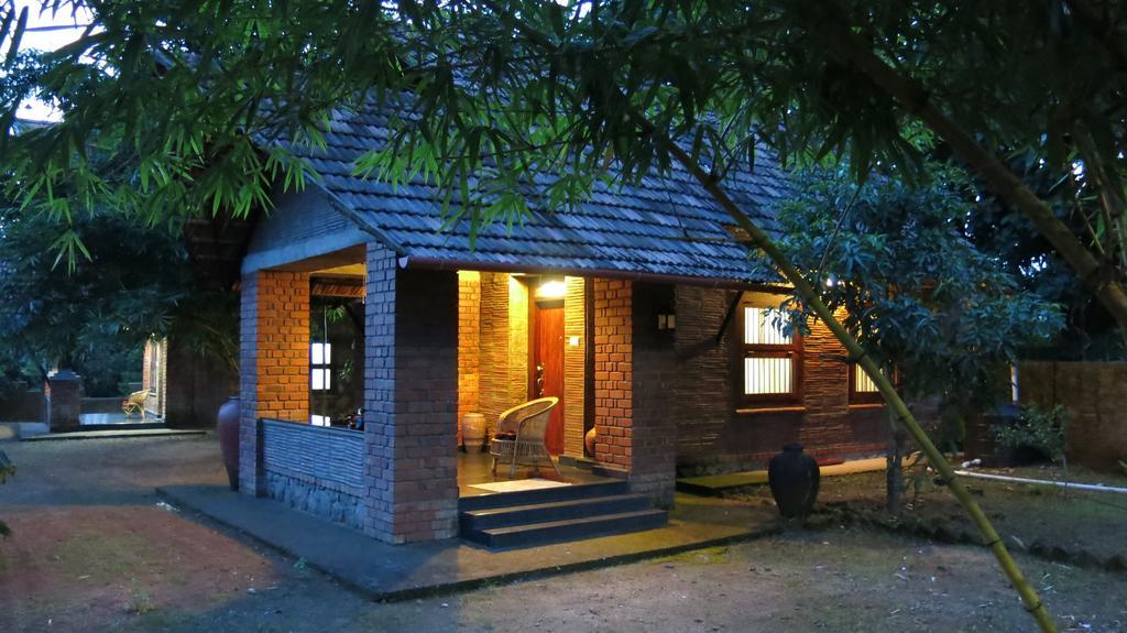 Clayfingers Art Cottage Thrissur Ruang foto