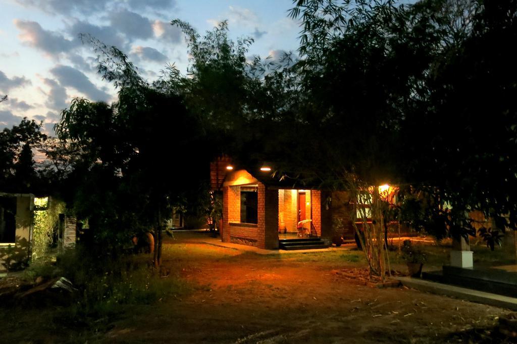Clayfingers Art Cottage Thrissur Bagian luar foto